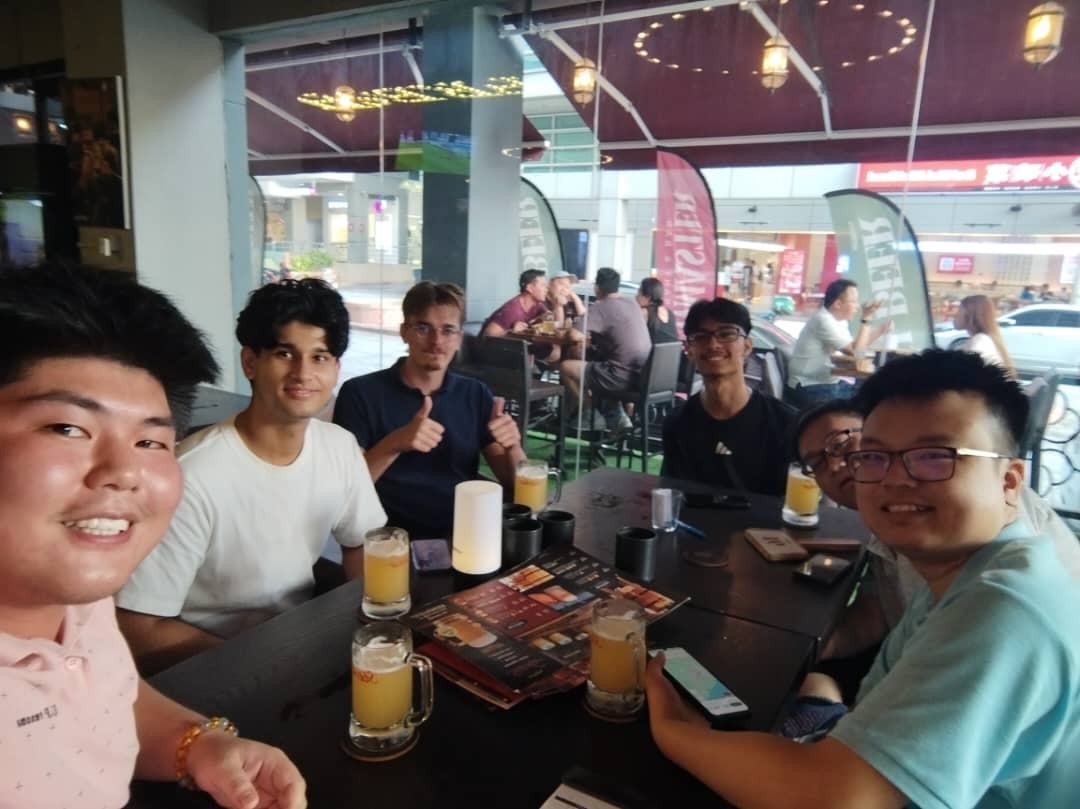 Hand plus interns